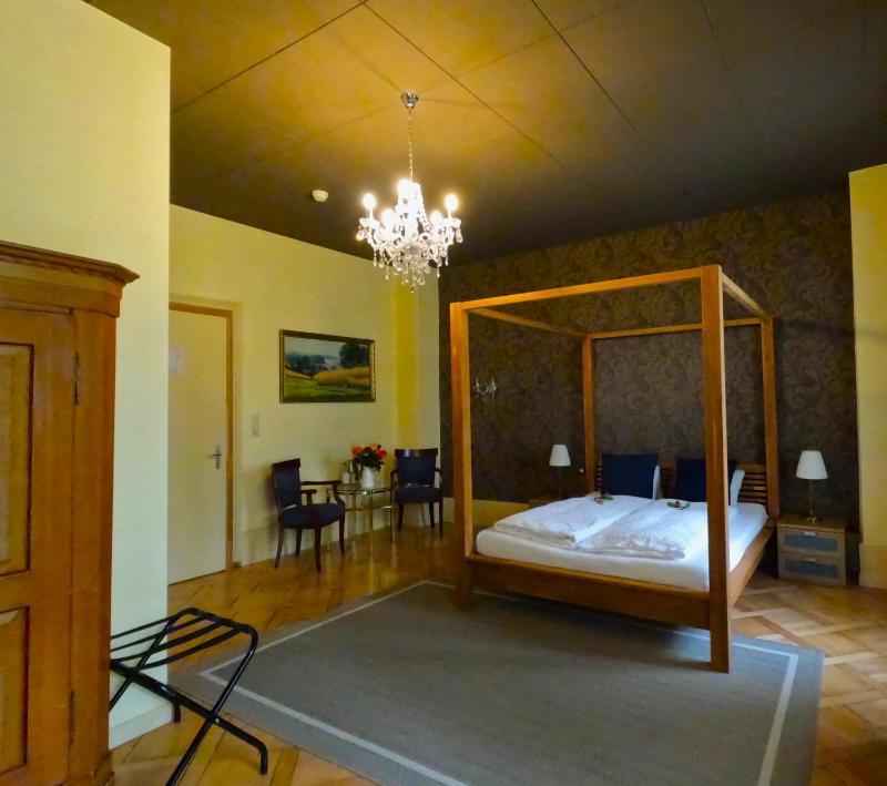 One-Bedroom Suite with Garden View image 3