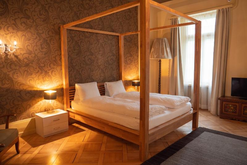 One-Bedroom Suite with Garden View image 1