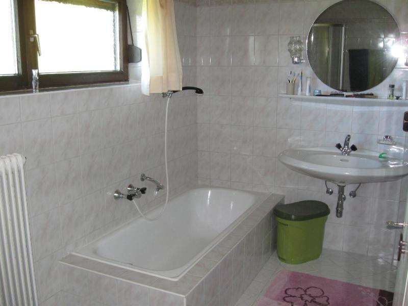 Double Room with Shared Toilet image 3
