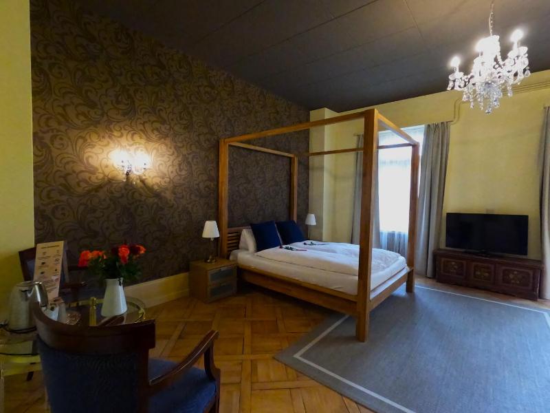 One-Bedroom Suite with Garden View image 4