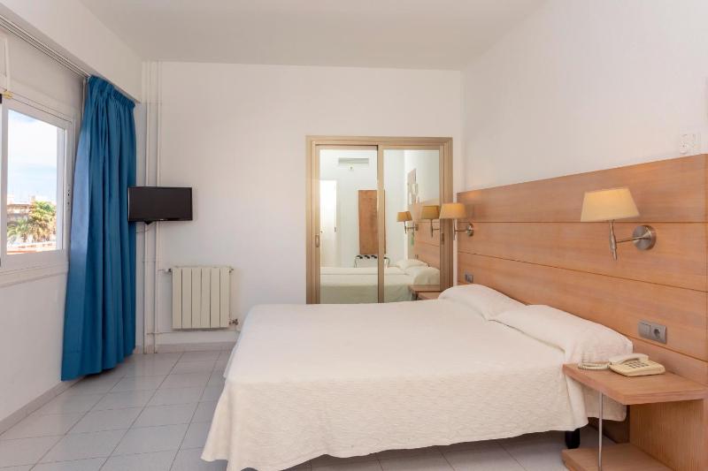 Budget Twin Room image 3