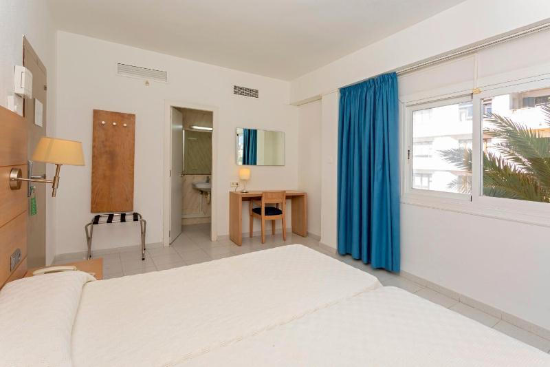 Budget Twin Room image 2