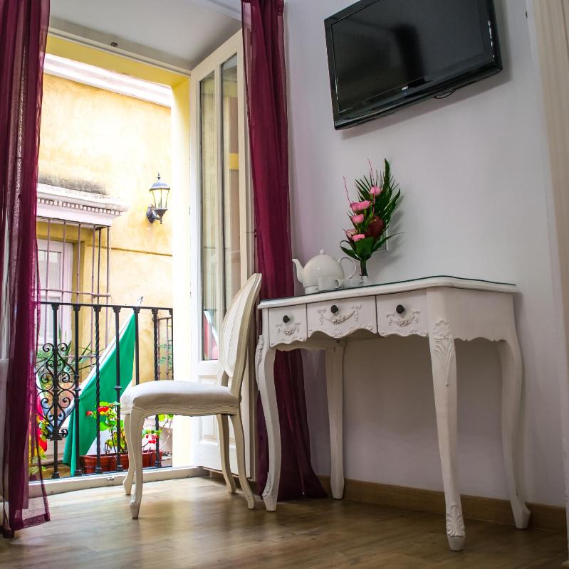 Deluxe Double Room image 3