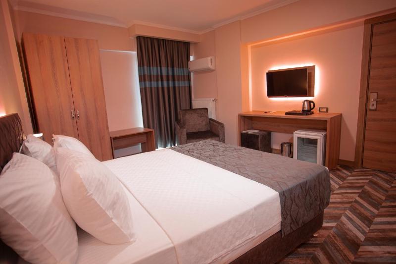 Superior Queen Room image 3
