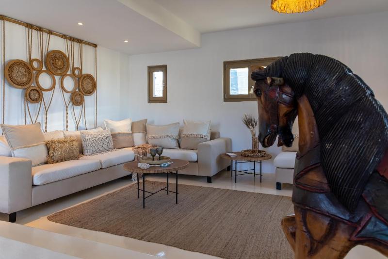 Amalgam Homes Paros - image 16
