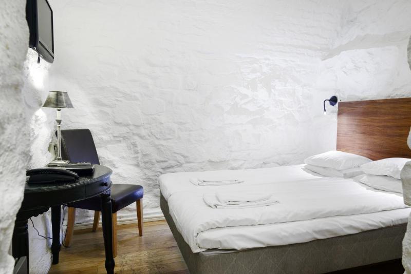 Economy Double Room with Shared Bathroom (No Window) image 3