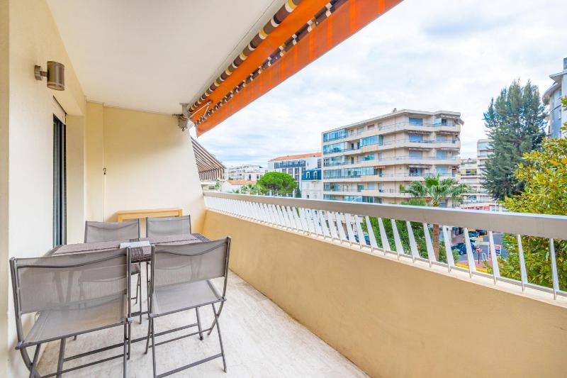 Agence des Résidences - Plein centre de Cannes - image 6