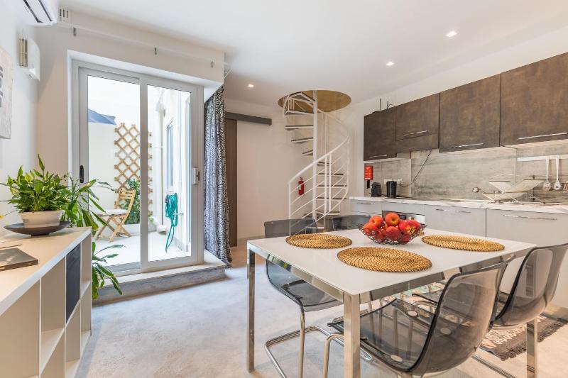Sliema Luxurious One Bedroom Duplex Maisonette Images