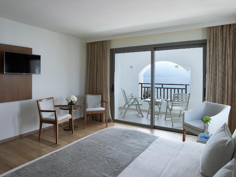 Premium Suite with Sea View image 3