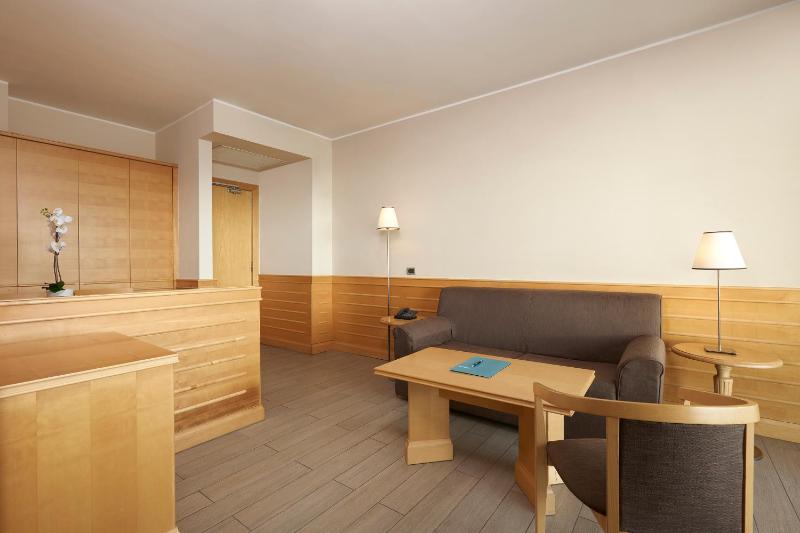 Junior Suite with Balcony image 2