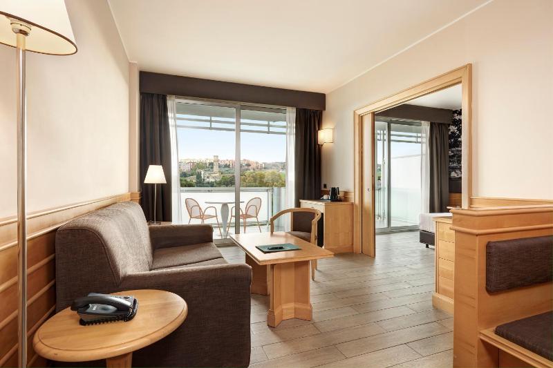 Junior Suite with Balcony image 3