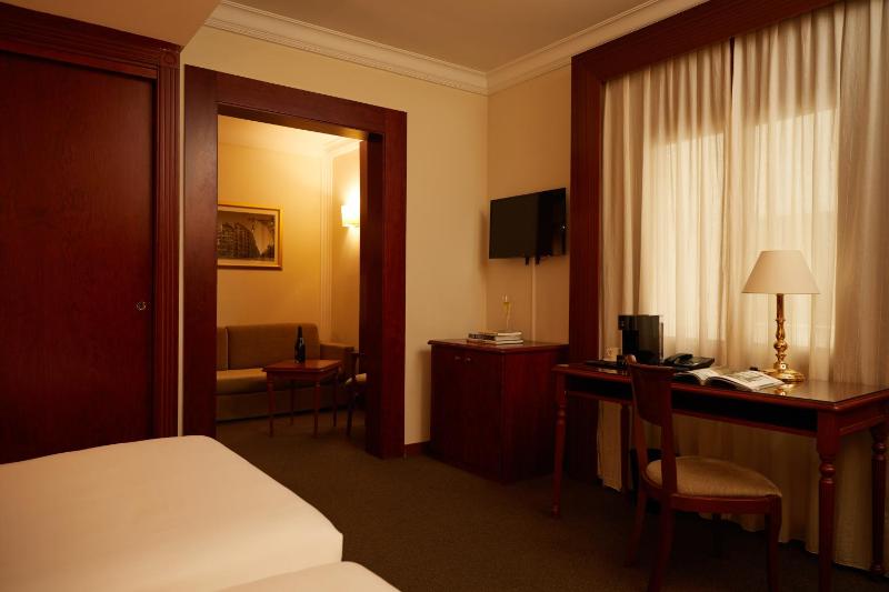 Executive Twin Room (1-2 Adults)  image 4