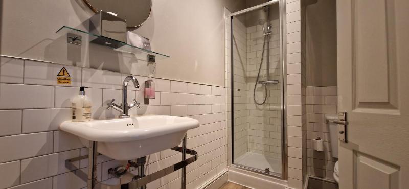 Single Room image 3