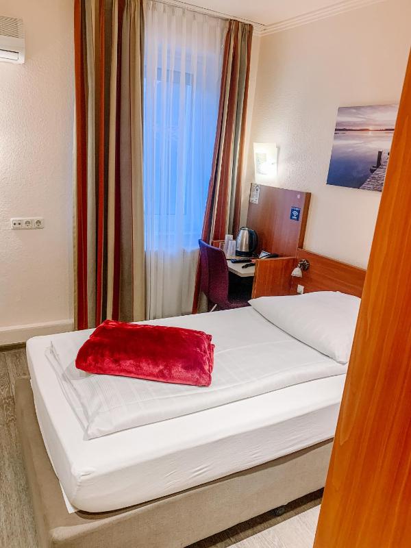Economy Single Room image 3