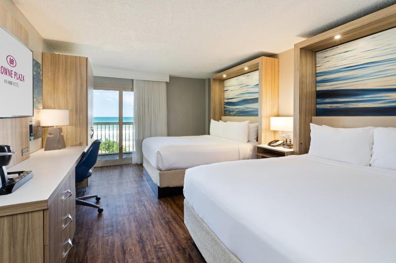 Grand Queen Room with Two Queen Beds - Ocean View/Non-Smoking image 4
