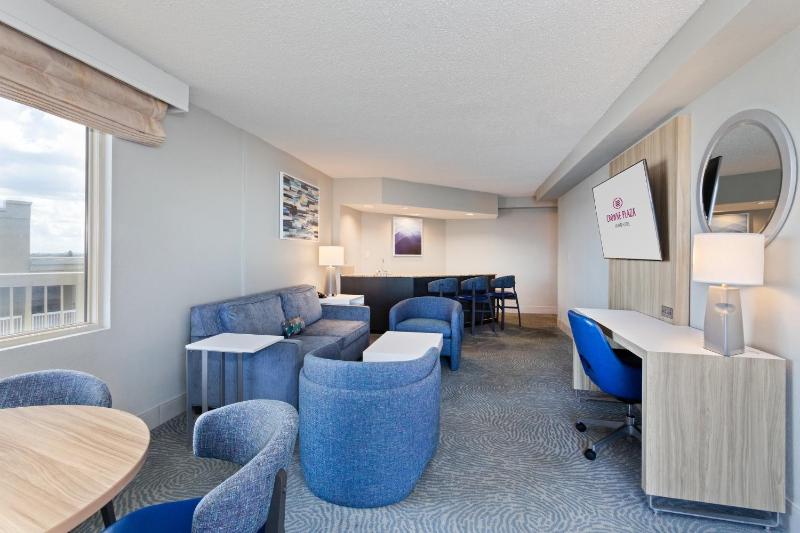One-Bedroom Suite with Oceanfront  image 2