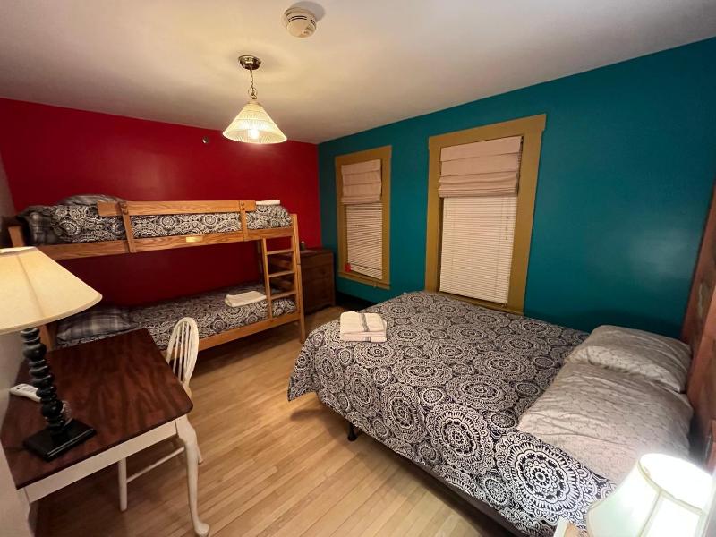 Classic Quadruple Room image 4