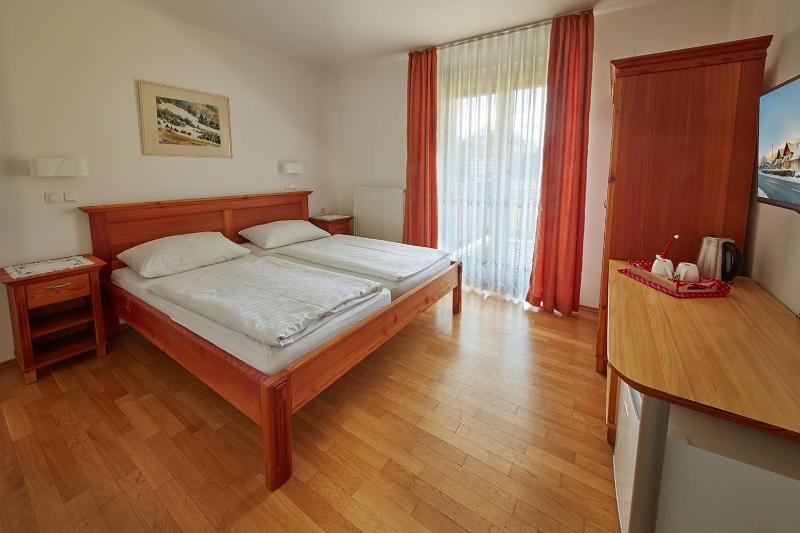 Double Room image 3