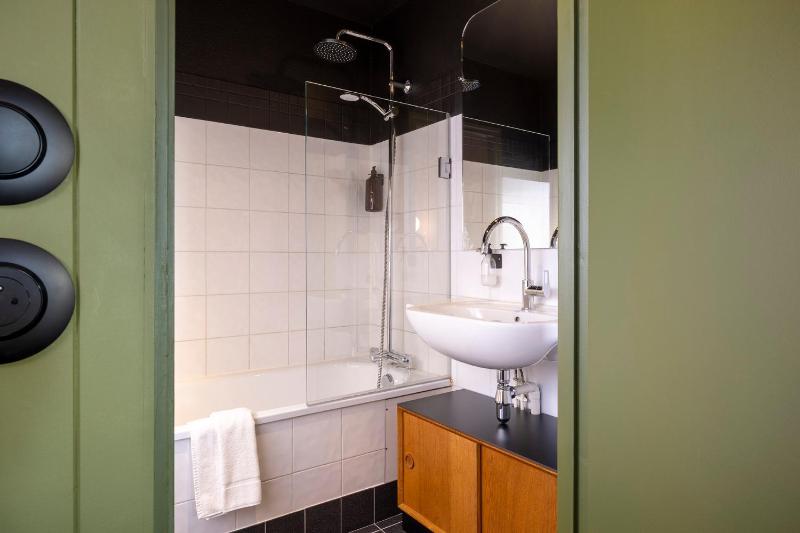Classic Double Room - Non-Smoking image 3