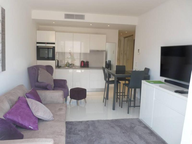 Two bedroom apartment next to the Croisette in Cannes a short walk to the Palais des Festivals - 1961 - image 1