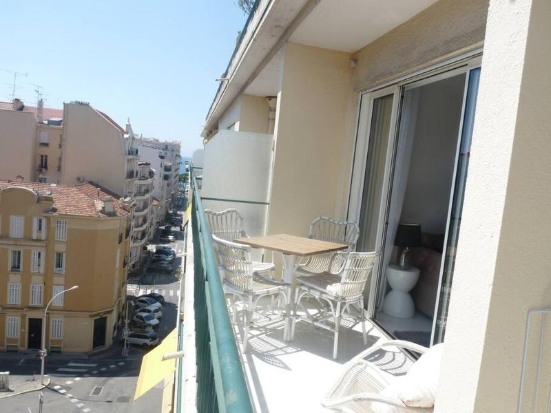 Two bedroom apartment next to the Croisette in Cannes a short walk to the Palais des Festivals - 1961 - image 4