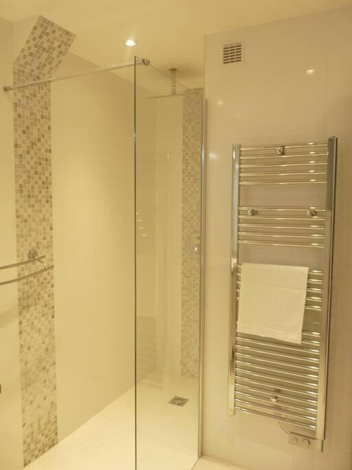 Two bedroom apartment next to the Croisette in Cannes a short walk to the Palais des Festivals - 1961 - image 12
