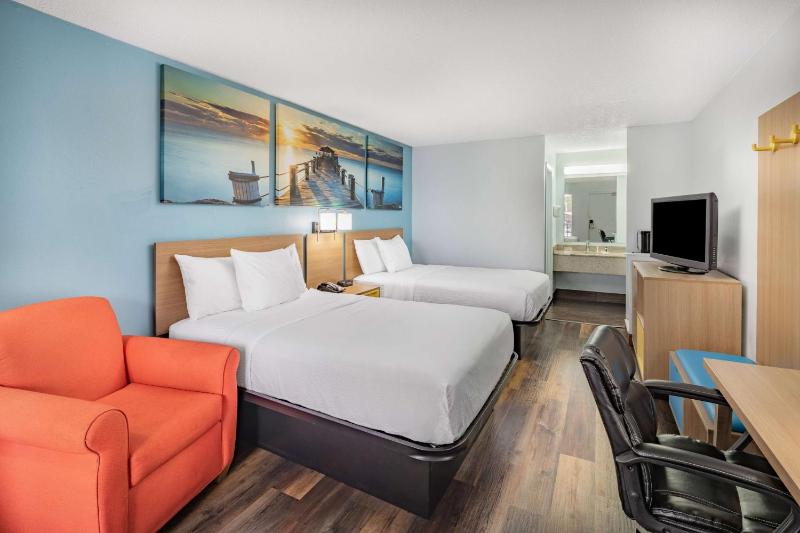 Double Room with Two Double Beds - Non-Smoking image 3