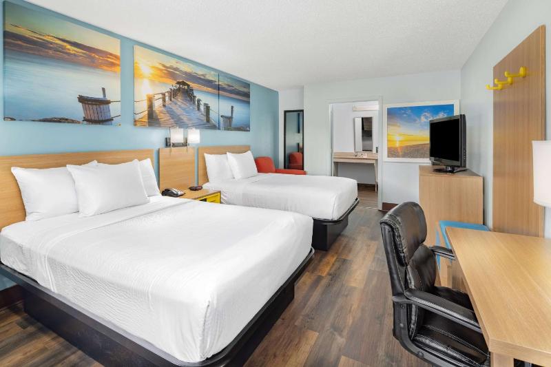 Double Room with Two Double Beds - Non-Smoking image 4