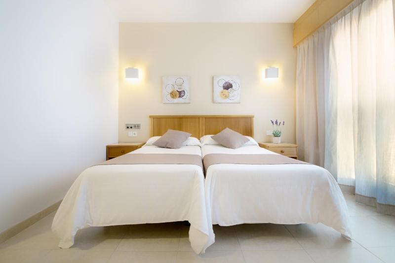 Double Room with Terrace image 2