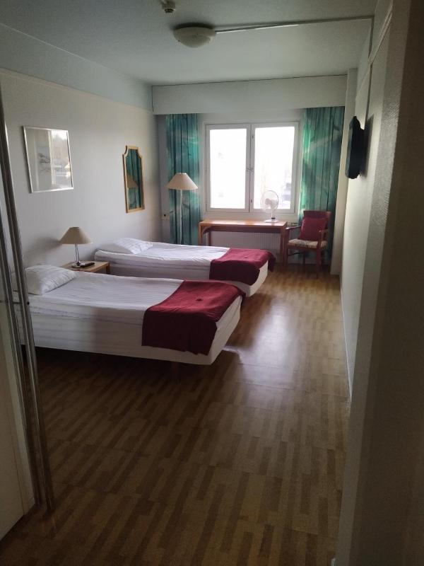 Twin Room image 3