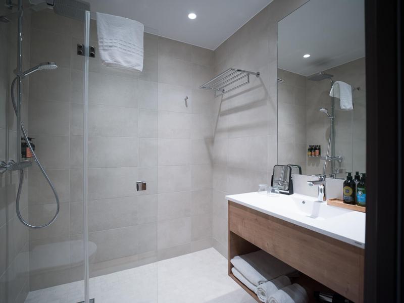 Double Room with Parking View image 4