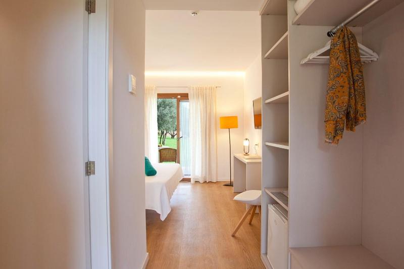 Standard Double Room image 3