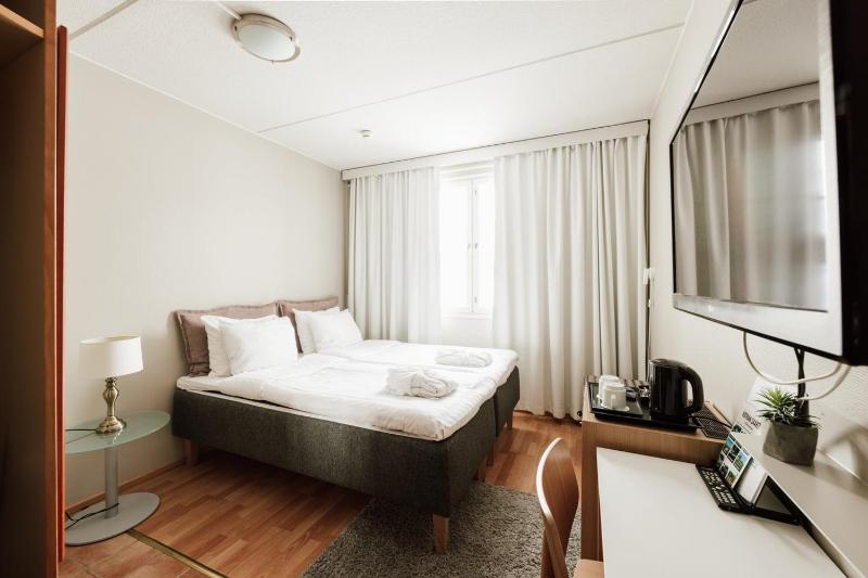 Standard Double or Twin Room image 4
