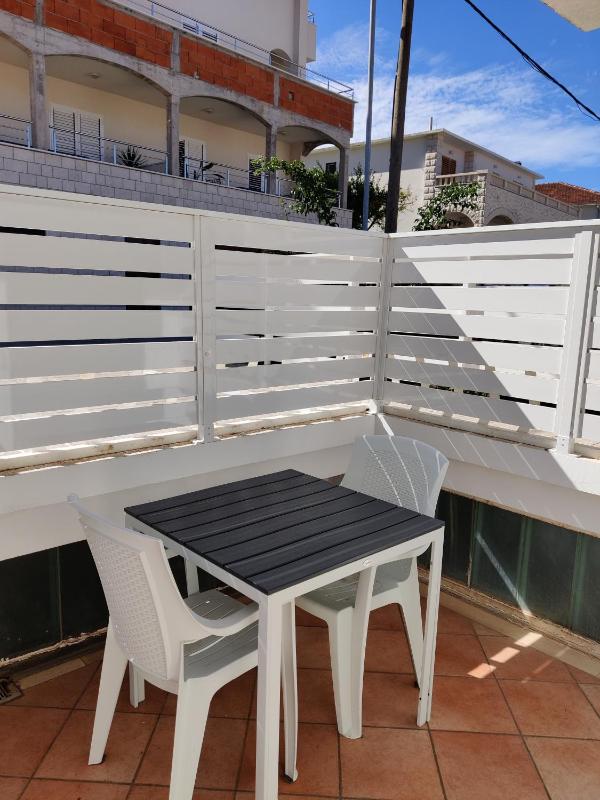 Studio with Balcony image 4