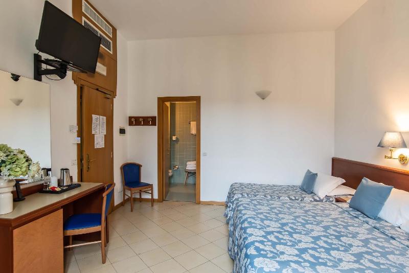 Quadruple Room image 2