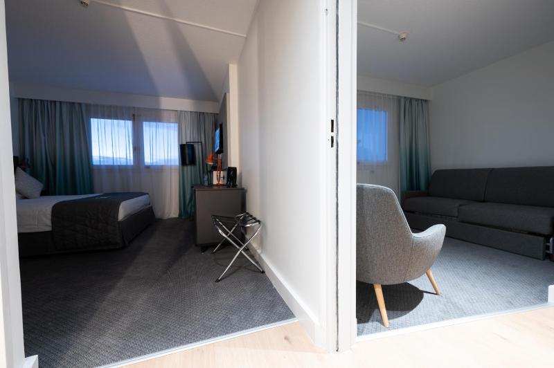 Queen Suite with City View image 3
