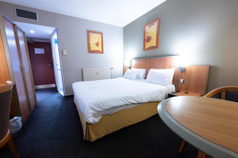 Standard Room image 3