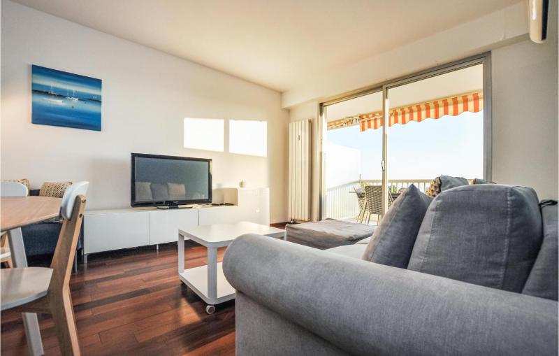 1 Bedroom Gorgeous Apartment In Cannes - image 6