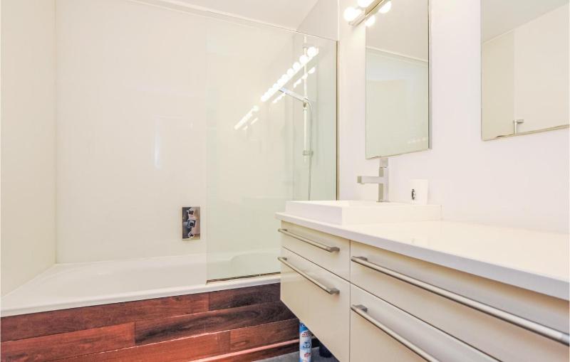 1 Bedroom Gorgeous Apartment In Cannes - image 13