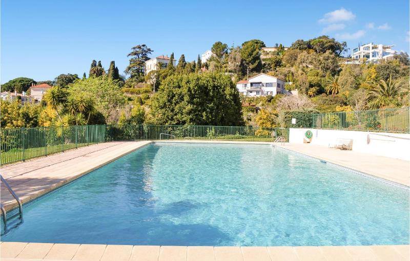 1 Bedroom Gorgeous Apartment In Cannes - image 4