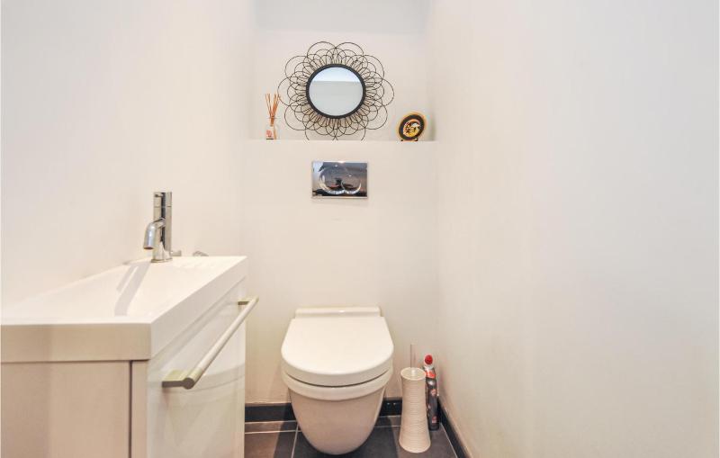1 Bedroom Gorgeous Apartment In Cannes - image 16