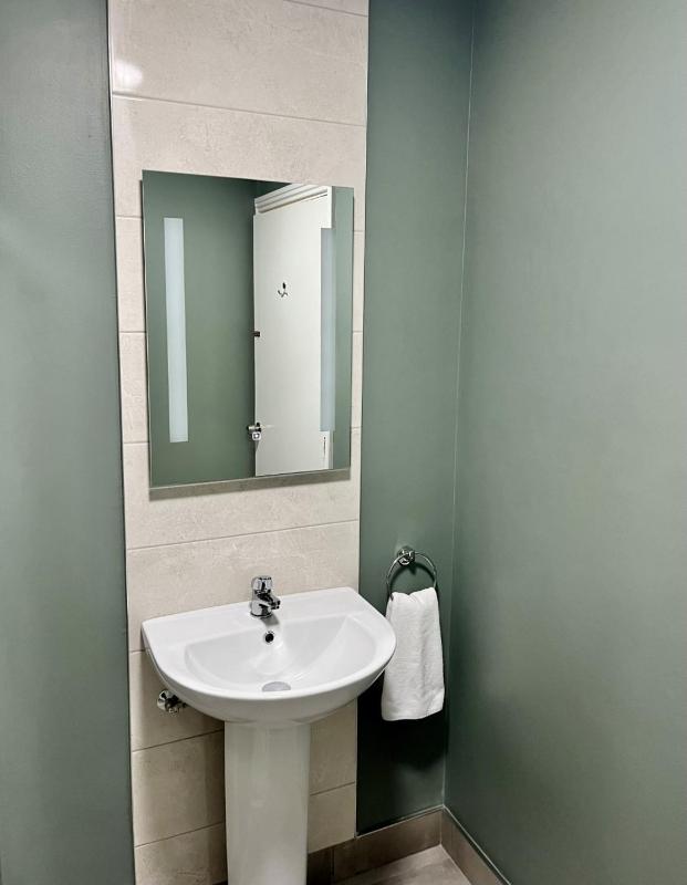 Single Room image 3