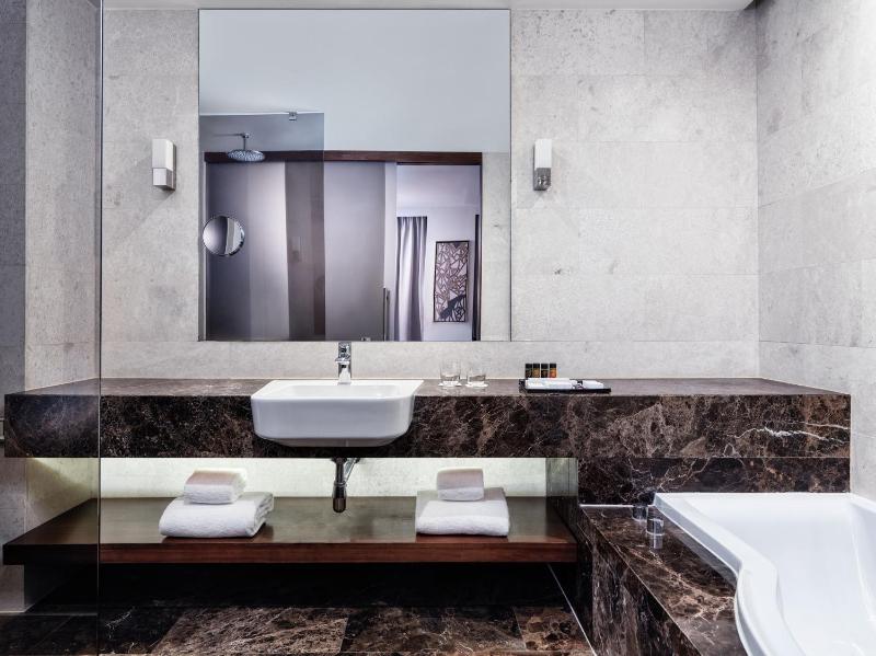 Executive Suite image 3