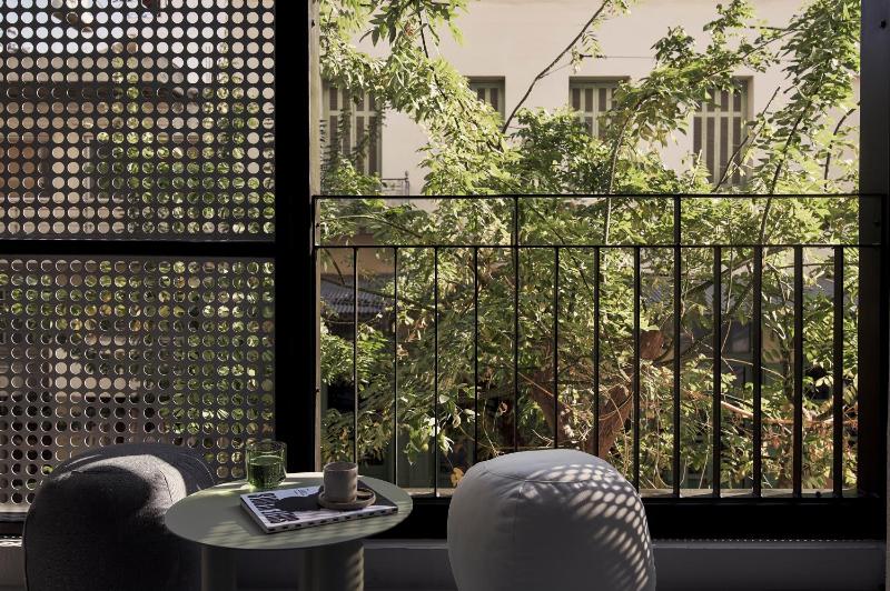 Deluxe Double Room with Balcony image 2