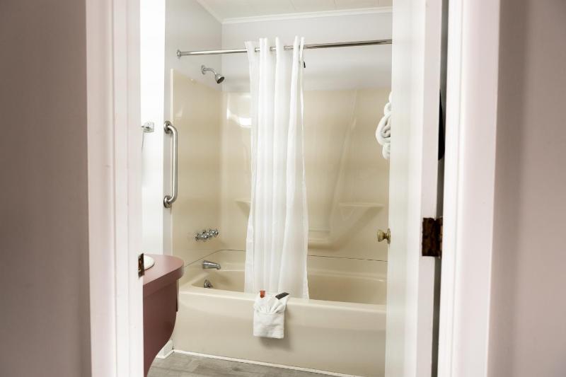 Standard Room with Two Double Beds image 4