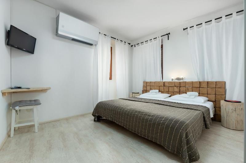 Double or Twin Room image 3