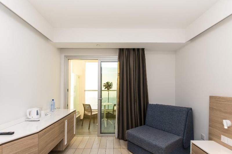Superior Room with Sea View image 3