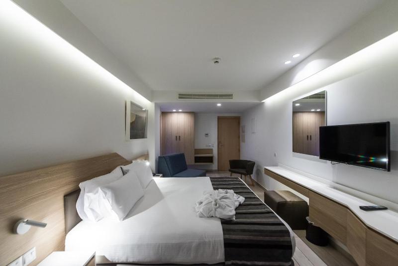 Superior Room with Sea View image 4