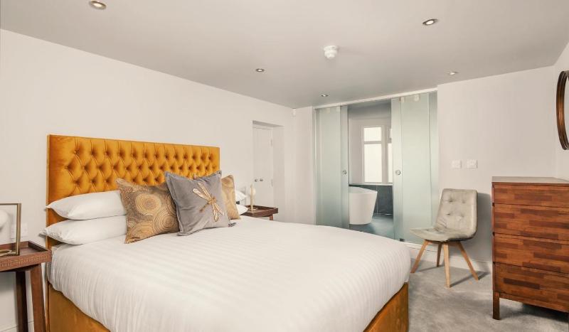 Keswick Lake Road Apartments - image 2