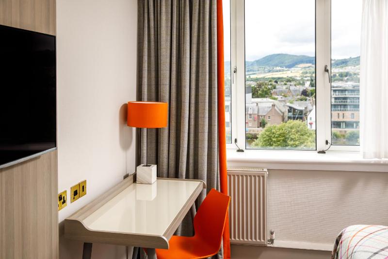 Classic Twin Room image 4